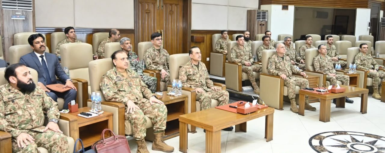 فیلڈ مارشل عاصم منیر کا  پشاور کا دورہ، انسدادِ دہشت گردی پر بریفنگ