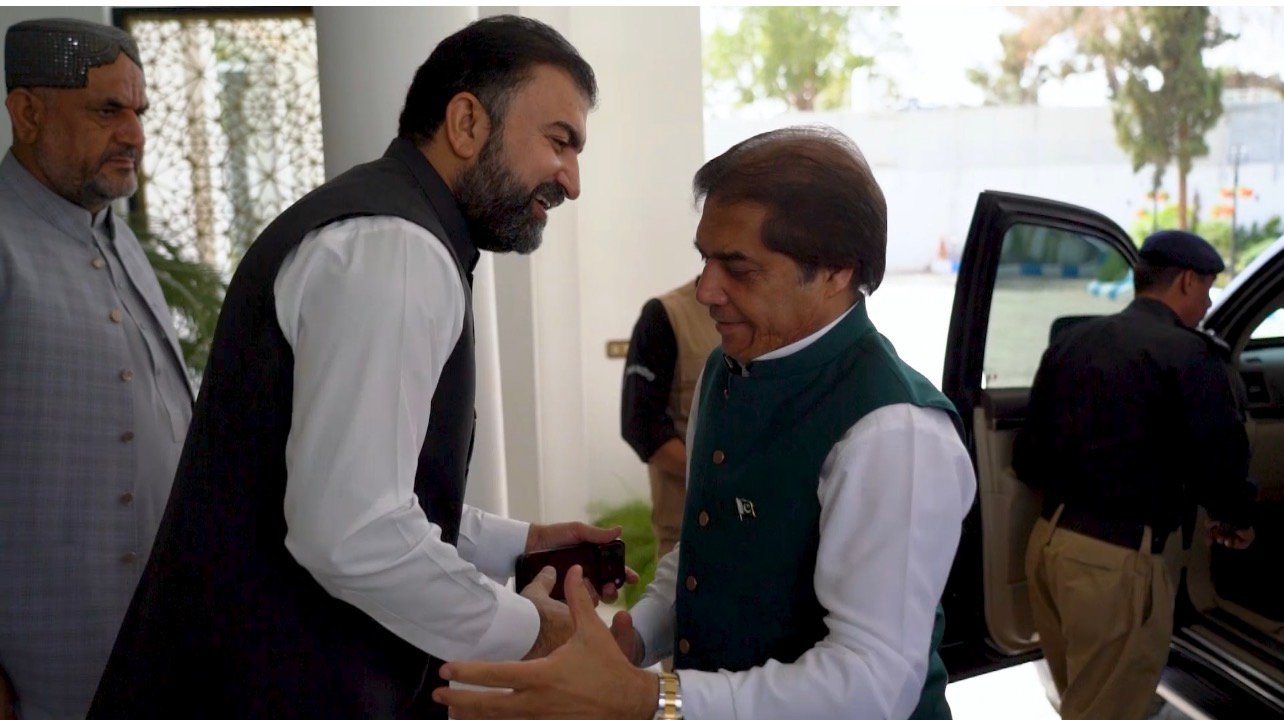 کوئٹہ: وفاقی وزیر ریلویز حنیف عباسی کی چیف منسٹرسیکرٹریٹ آمد، وزیر اعلیٰ بلوچستان میر سرفراز بگٹی سے ملاقات