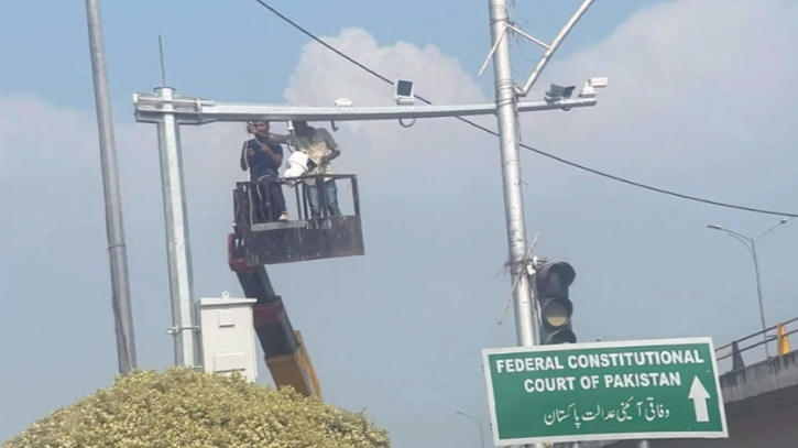 سیف سٹی کیمروں کو نقصان پر 20 لاکھ روپے تک جرمانہ، صدر زرداری نے آرڈیننس منظور کرلیا