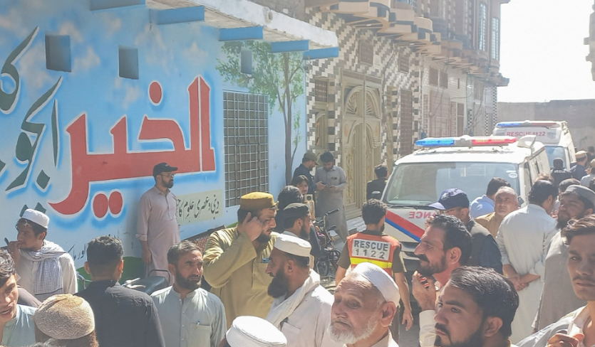 پشاور دیر کالونی میں نجی اسکول کی چھت گر گئی، 27 بچے اور 2 ٹیچرز جاں بحق
